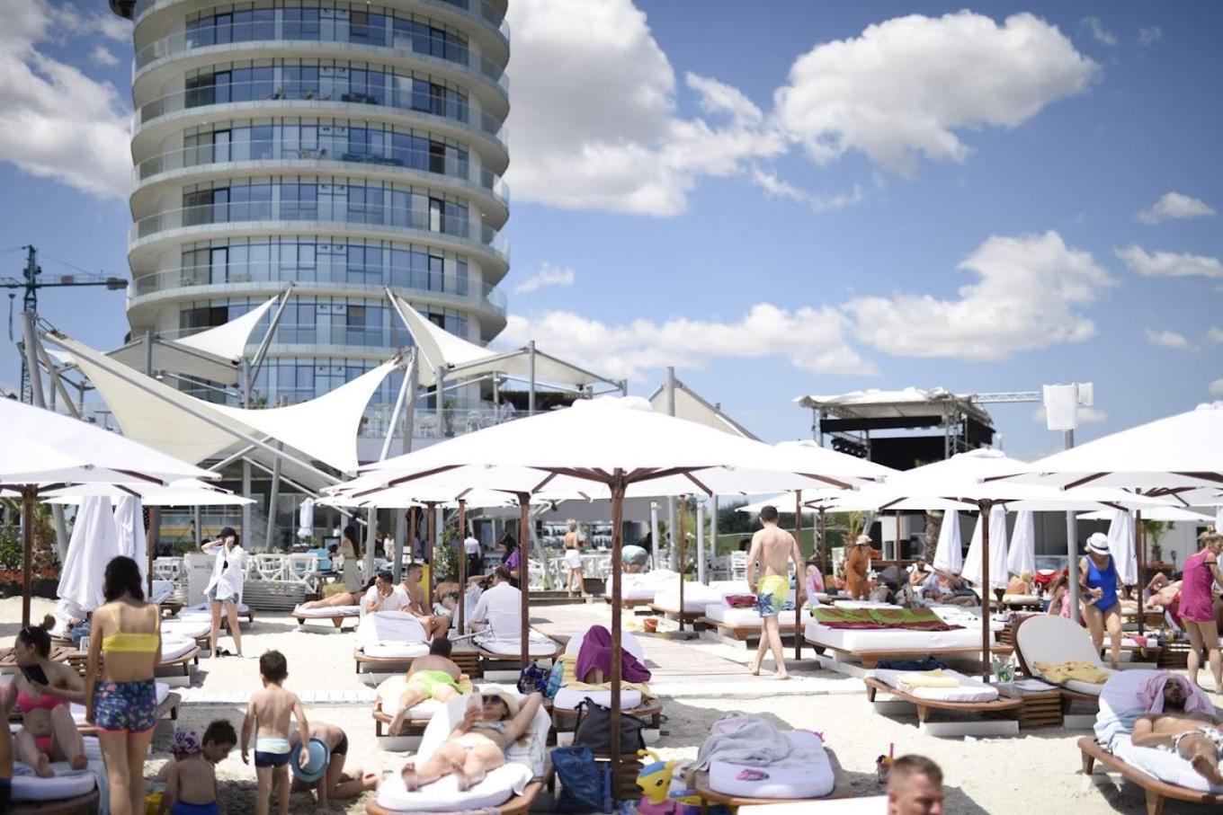 Star Light White Tower Mamaia